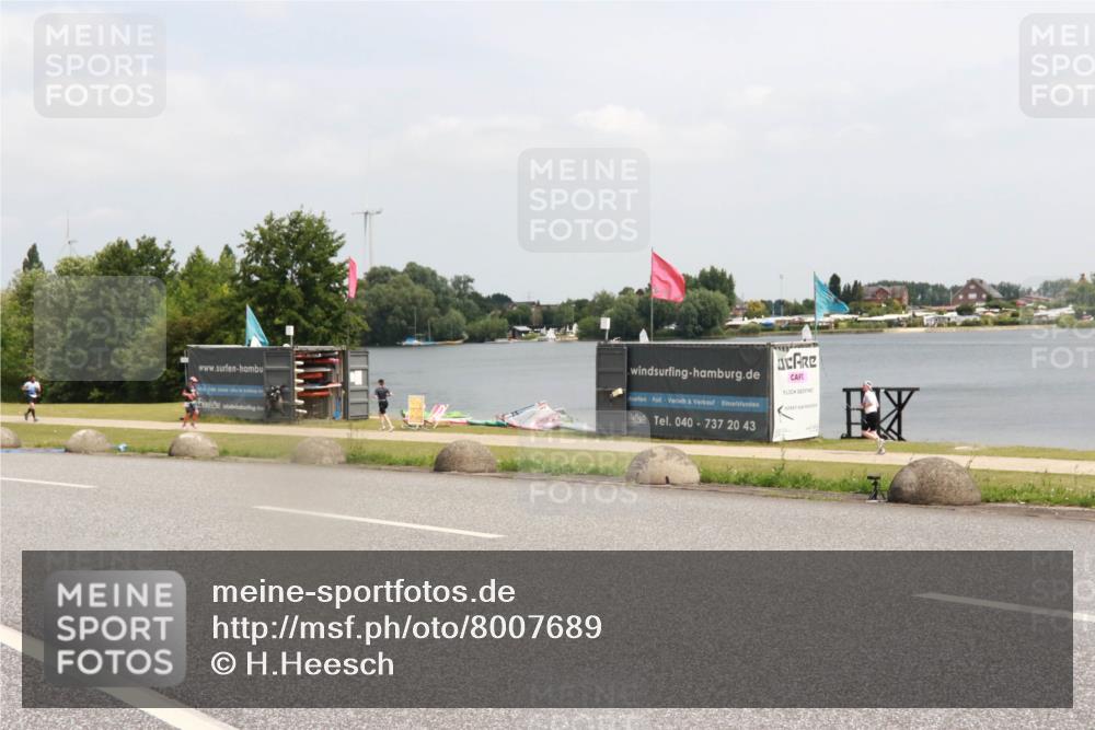 21.06.2025 - 27. Vierlanden-Triathlon H.Heesch http://msf.ph/oto/8007689 15.06.2025 12:02:11 Radfahren 960 meine-sportfotos.de