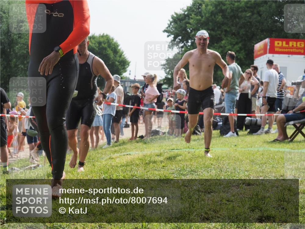 15.06.2025 - 27. Vierlanden-Triathlon KatJ http://msf.ph/oto/8007694 15.06.2025 10:06:17 Schwimmen 362, 369, 370, 381, 418, 447, 448, 455 meine-sportfotos.de