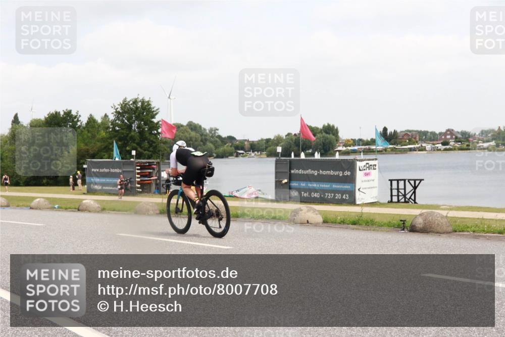 21.06.2025 - 27. Vierlanden-Triathlon H.Heesch http://msf.ph/oto/8007708 15.06.2025 12:10:25 Radfahren 849 meine-sportfotos.de
