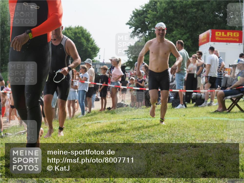 15.06.2025 - 27. Vierlanden-Triathlon KatJ http://msf.ph/oto/8007711 15.06.2025 10:06:17 Schwimmen 362, 369, 370, 381, 418, 447, 448, 455 meine-sportfotos.de