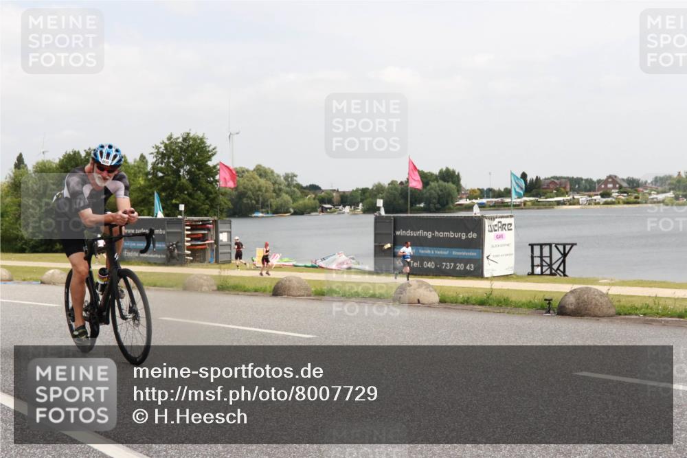 21.06.2025 - 27. Vierlanden-Triathlon H.Heesch http://msf.ph/oto/8007729 15.06.2025 12:02:21 Radfahren 656, 730, 800 meine-sportfotos.de