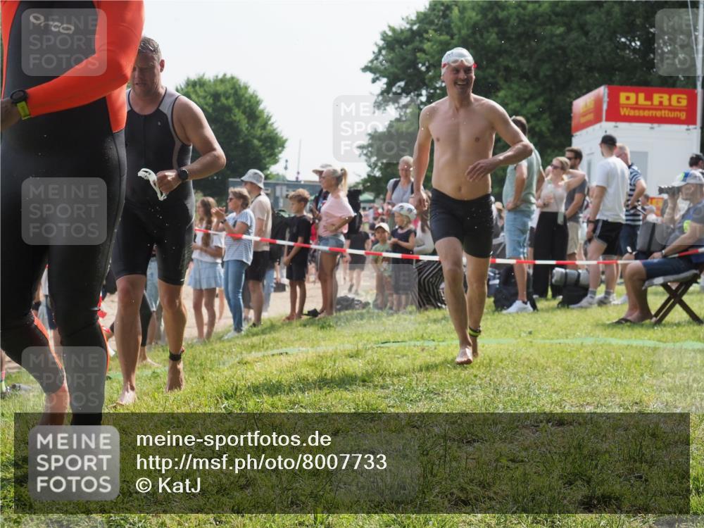 15.06.2025 - 27. Vierlanden-Triathlon KatJ http://msf.ph/oto/8007733 15.06.2025 10:06:18 Schwimmen 369, 370, 381, 418, 447, 448, 455 meine-sportfotos.de