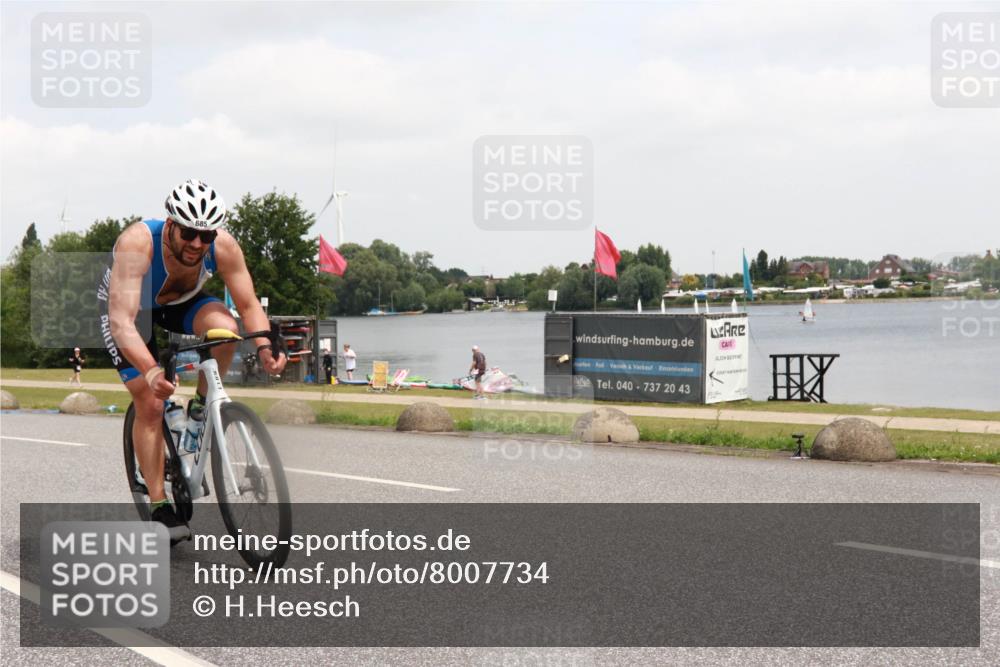 21.06.2025 - 27. Vierlanden-Triathlon H.Heesch http://msf.ph/oto/8007734 15.06.2025 12:10:38 Radfahren 654, 685, 707 meine-sportfotos.de