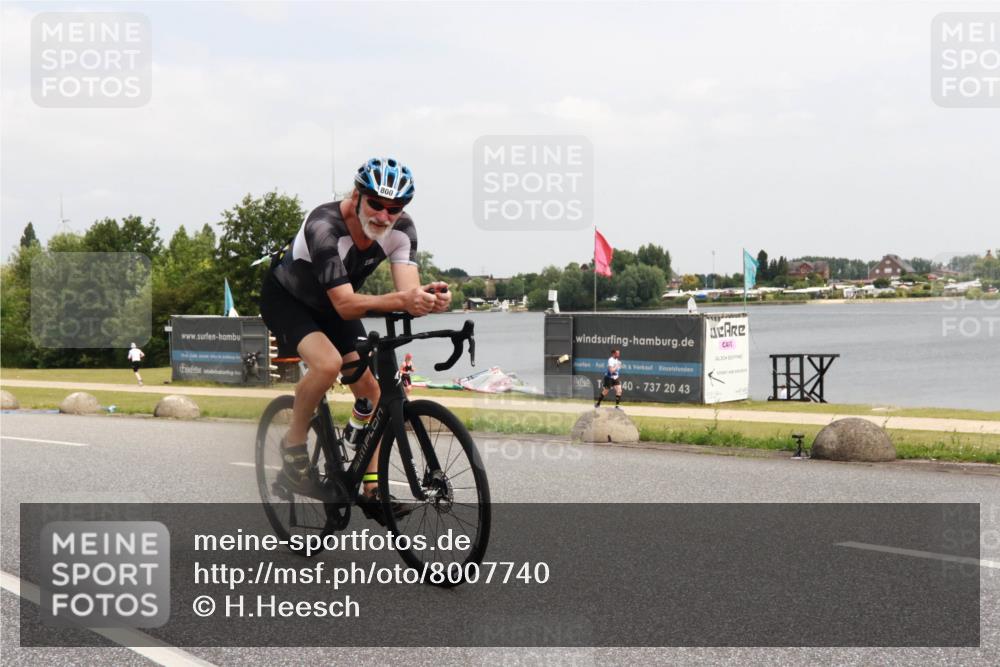 21.06.2025 - 27. Vierlanden-Triathlon H.Heesch http://msf.ph/oto/8007740 15.06.2025 12:02:21 Radfahren 656, 730, 800 meine-sportfotos.de