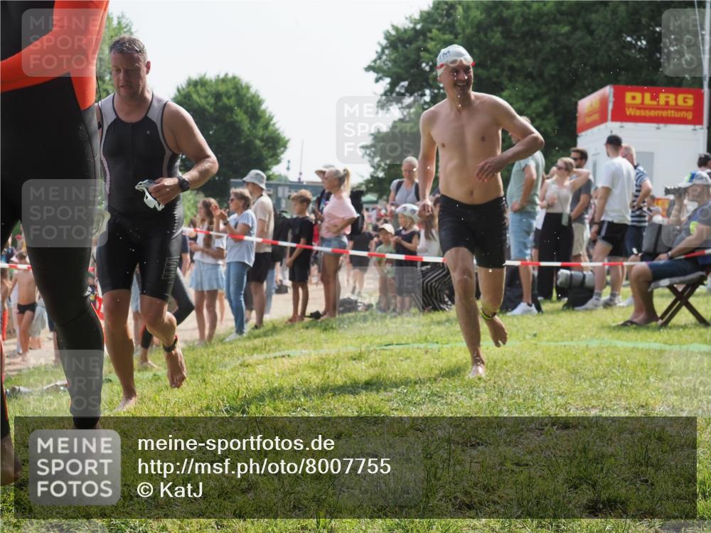 15.06.2025 - 27. Vierlanden-Triathlon KatJ http://msf.ph/oto/8007755 15.06.2025 10:06:18 Schwimmen 369, 370, 381, 418, 447, 448, 455 meine-sportfotos.de
