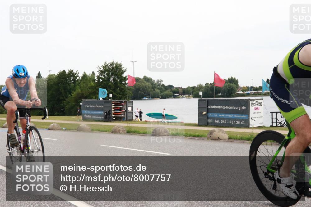 15.06.2025 - 27. Vierlanden-Triathlon H.Heesch http://msf.ph/oto/8007757 15.06.2025 10:44:58 Radfahren 13, 58, 224, 437, 467 meine-sportfotos.de