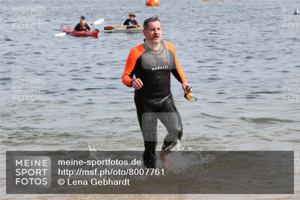 15.06.2025 - 27. Vierlanden-Triathlon Lena Gebhardt http://msf.ph/oto/8007761 15.06.2025 10:05:30 Schwimmen 366, 378, 393, 401, 402, 409, 413, 456 meine-sportfotos.de