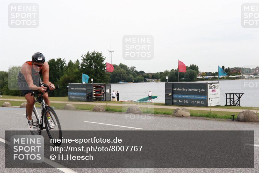 15.06.2025 - 27. Vierlanden-Triathlon H.Heesch http://msf.ph/oto/8007767 15.06.2025 10:45:00 Radfahren 58, 188, 196, 437, 467 meine-sportfotos.de