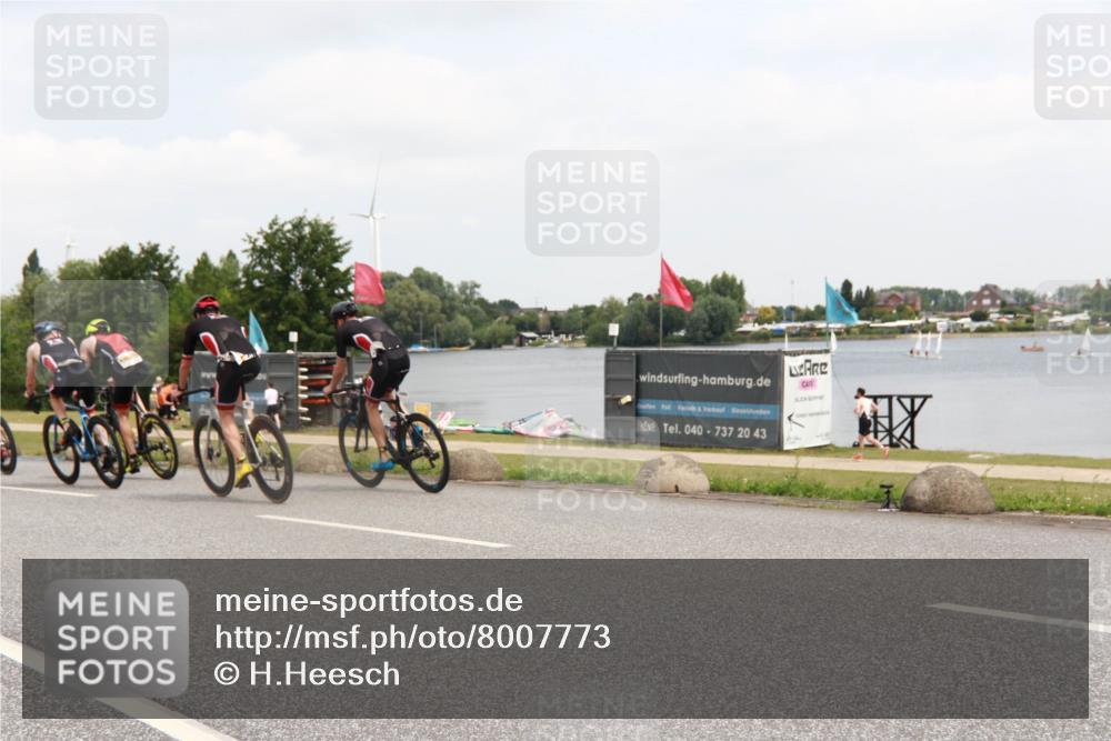 21.06.2025 - 27. Vierlanden-Triathlon H.Heesch http://msf.ph/oto/8007773 15.06.2025 12:10:52 Radfahren 933, 956, 1022 meine-sportfotos.de