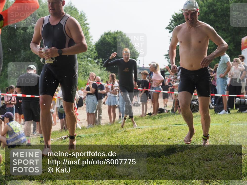 15.06.2025 - 27. Vierlanden-Triathlon KatJ http://msf.ph/oto/8007775 15.06.2025 10:06:18 Schwimmen 369, 370, 381, 418, 447, 448, 455 meine-sportfotos.de