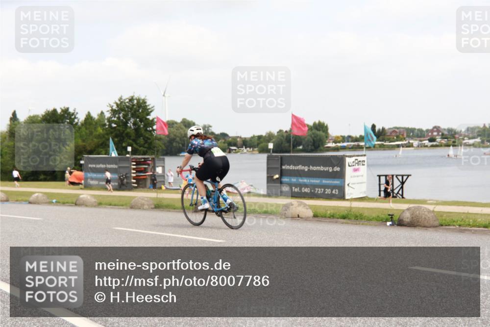 21.06.2025 - 27. Vierlanden-Triathlon H.Heesch http://msf.ph/oto/8007786 15.06.2025 12:11:00 Radfahren 885, 1019, 1020, 1021, 1022, 1023 meine-sportfotos.de