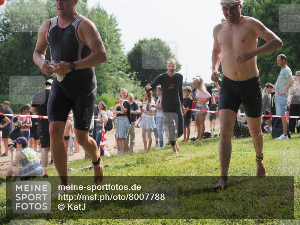 15.06.2025 - 27. Vierlanden-Triathlon KatJ http://msf.ph/oto/8007788 15.06.2025 10:06:18 Schwimmen 369, 370, 381, 418, 447, 448, 455 meine-sportfotos.de