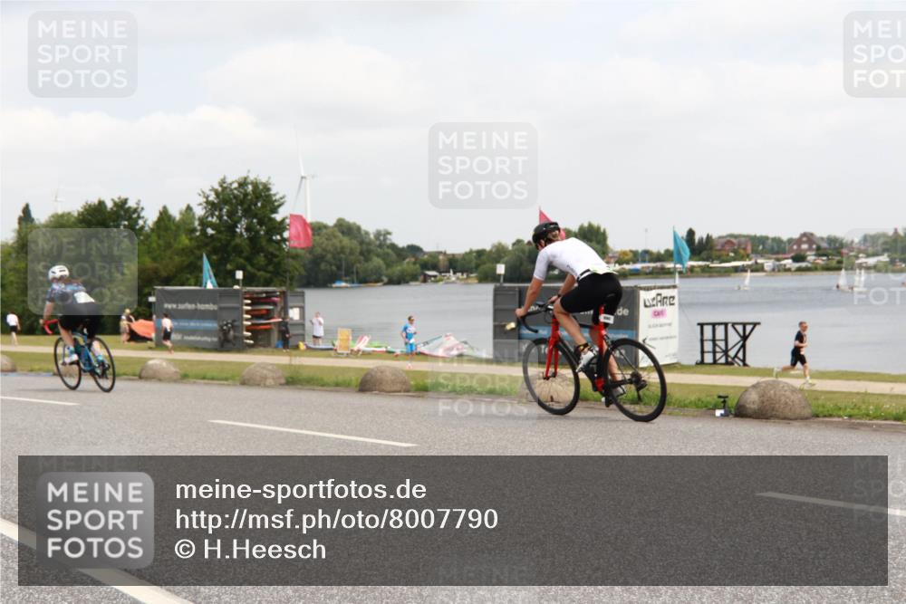 21.06.2025 - 27. Vierlanden-Triathlon H.Heesch http://msf.ph/oto/8007790 15.06.2025 12:11:01 Radfahren 885, 932, 1019, 1020, 1021, 1023 meine-sportfotos.de