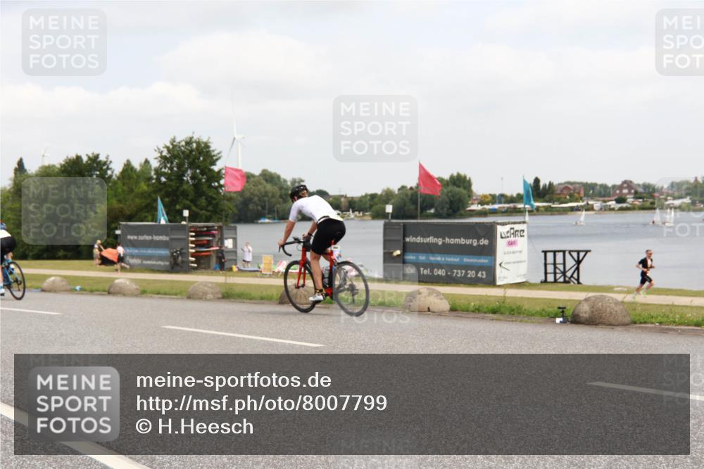 21.06.2025 - 27. Vierlanden-Triathlon H.Heesch http://msf.ph/oto/8007799 15.06.2025 12:11:01 Radfahren 885, 932, 1019, 1020, 1021, 1023 meine-sportfotos.de