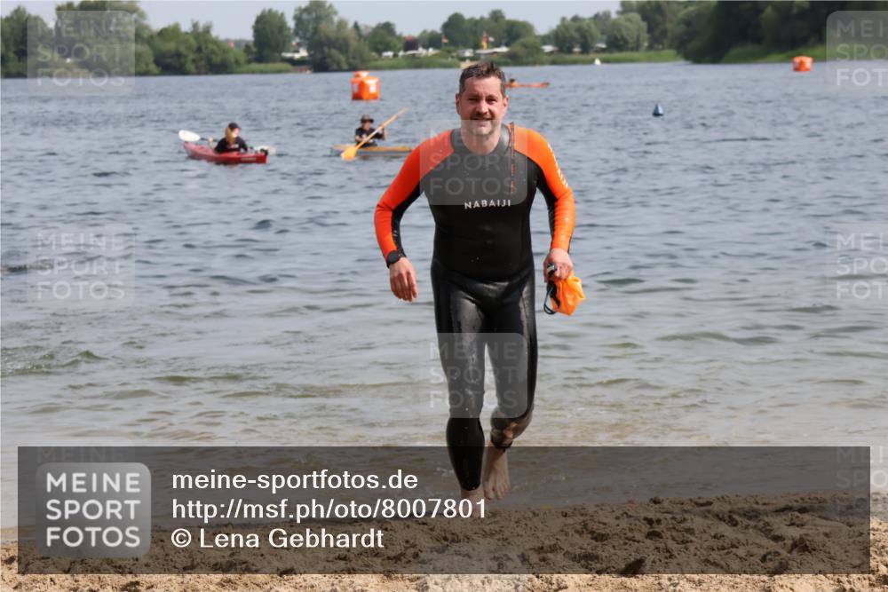 15.06.2025 - 27. Vierlanden-Triathlon Lena Gebhardt http://msf.ph/oto/8007801 15.06.2025 10:05:31 Schwimmen 366, 378, 393, 401, 409, 413, 456 meine-sportfotos.de