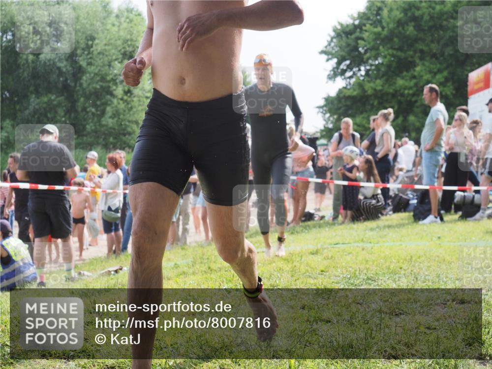 15.06.2025 - 27. Vierlanden-Triathlon KatJ http://msf.ph/oto/8007816 15.06.2025 10:06:19 Schwimmen 369, 370, 381, 418, 447, 448, 455 meine-sportfotos.de