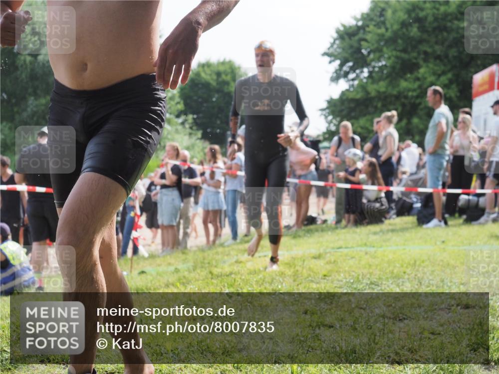15.06.2025 - 27. Vierlanden-Triathlon KatJ http://msf.ph/oto/8007835 15.06.2025 10:06:19 Schwimmen 369, 370, 381, 418, 447, 448, 455 meine-sportfotos.de