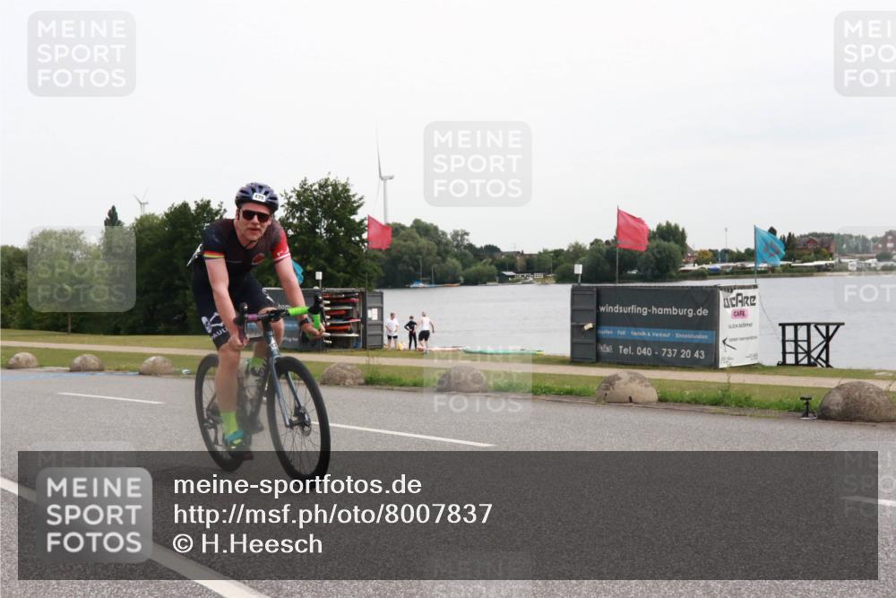 15.06.2025 - 27. Vierlanden-Triathlon H.Heesch http://msf.ph/oto/8007837 15.06.2025 10:45:06 Radfahren 188, 196, 233, 345, 360, 439 meine-sportfotos.de