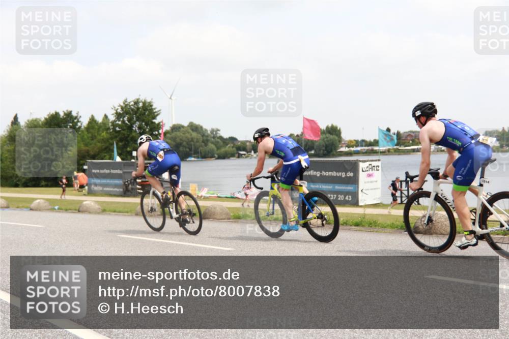 21.06.2025 - 27. Vierlanden-Triathlon H.Heesch http://msf.ph/oto/8007838 15.06.2025 12:11:23 Radfahren 913 meine-sportfotos.de