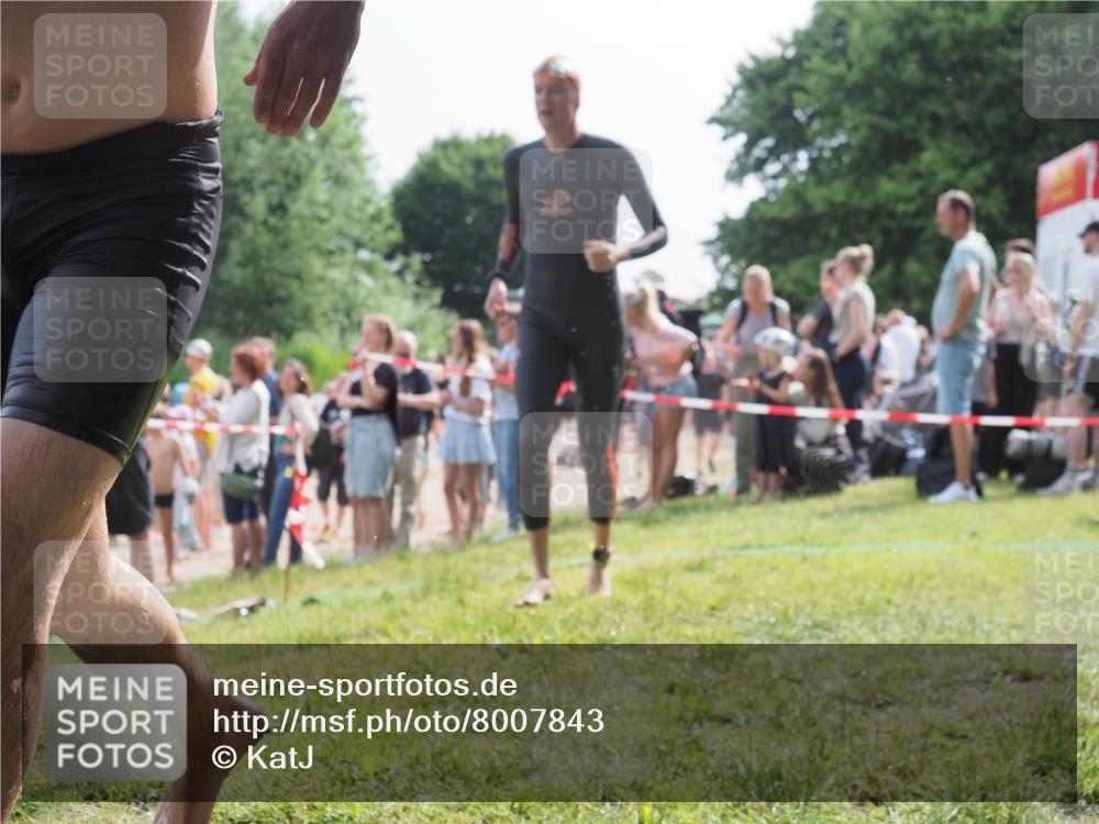15.06.2025 - 27. Vierlanden-Triathlon KatJ http://msf.ph/oto/8007843 15.06.2025 10:06:20 Schwimmen 369, 370, 381, 418, 447, 448, 455 meine-sportfotos.de