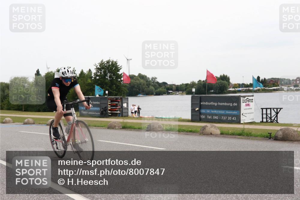 15.06.2025 - 27. Vierlanden-Triathlon H.Heesch http://msf.ph/oto/8007847 15.06.2025 10:45:07 Radfahren 188, 196, 233, 345, 360, 439 meine-sportfotos.de