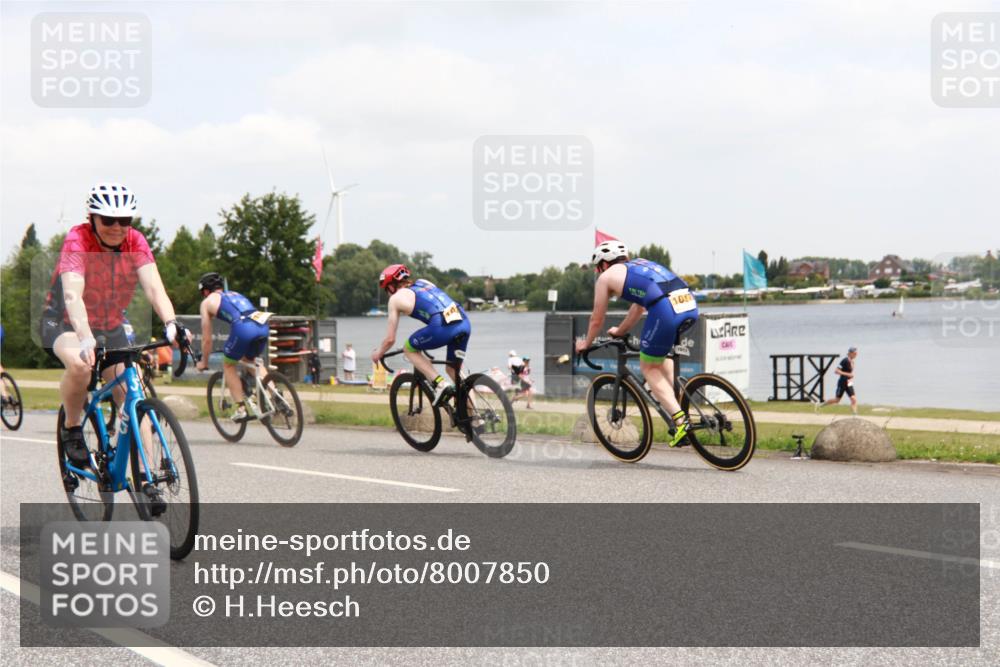 21.06.2025 - 27. Vierlanden-Triathlon H.Heesch http://msf.ph/oto/8007850 15.06.2025 12:11:23 Radfahren 913 meine-sportfotos.de