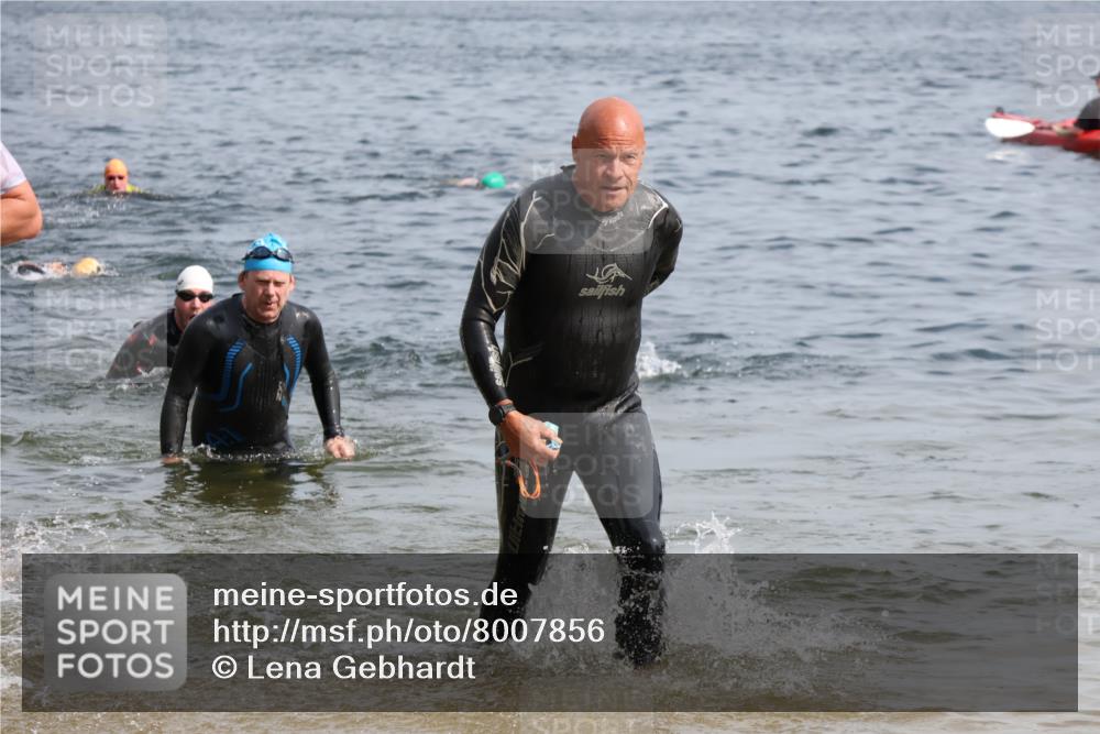 15.06.2025 - 27. Vierlanden-Triathlon Lena Gebhardt http://msf.ph/oto/8007856 15.06.2025 10:05:33 Schwimmen 366, 378, 401, 409, 413, 456 meine-sportfotos.de