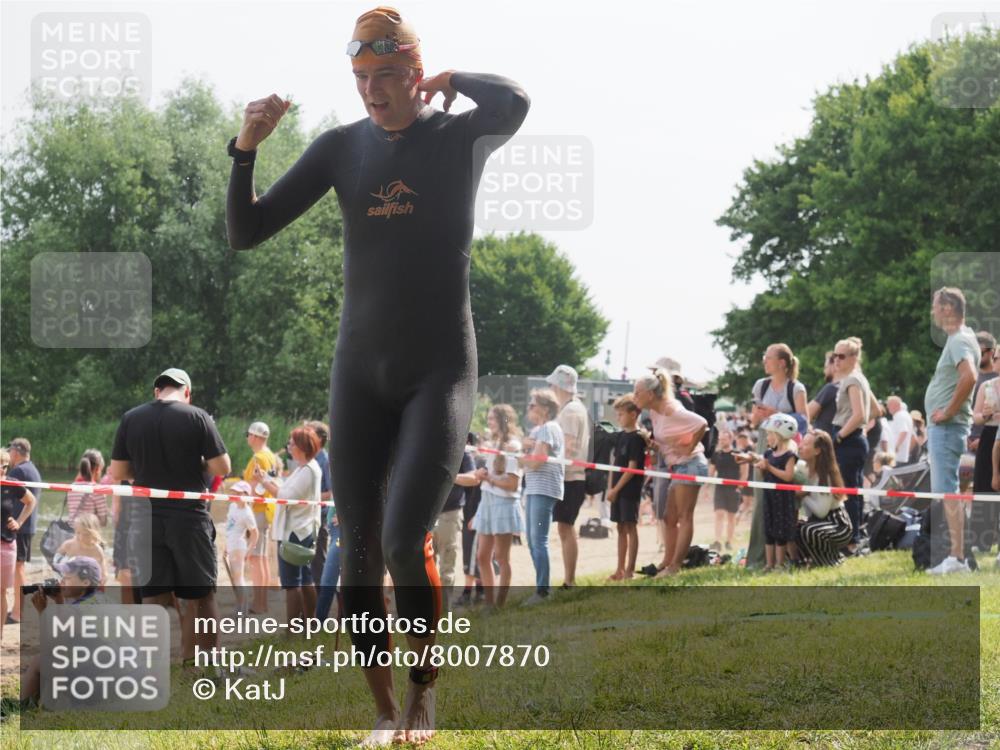 15.06.2025 - 27. Vierlanden-Triathlon KatJ http://msf.ph/oto/8007870 15.06.2025 10:06:21 Schwimmen 369, 370, 381, 418, 447, 455 meine-sportfotos.de