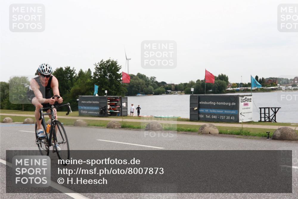15.06.2025 - 27. Vierlanden-Triathlon H.Heesch http://msf.ph/oto/8007873 15.06.2025 10:45:14 Radfahren 400, 456, 458 meine-sportfotos.de