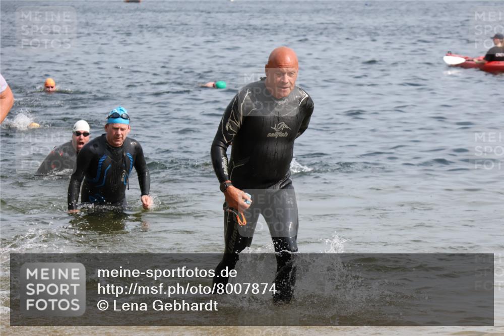 15.06.2025 - 27. Vierlanden-Triathlon Lena Gebhardt http://msf.ph/oto/8007874 15.06.2025 10:05:34 Schwimmen 366, 378, 401, 409, 413, 450, 456 meine-sportfotos.de