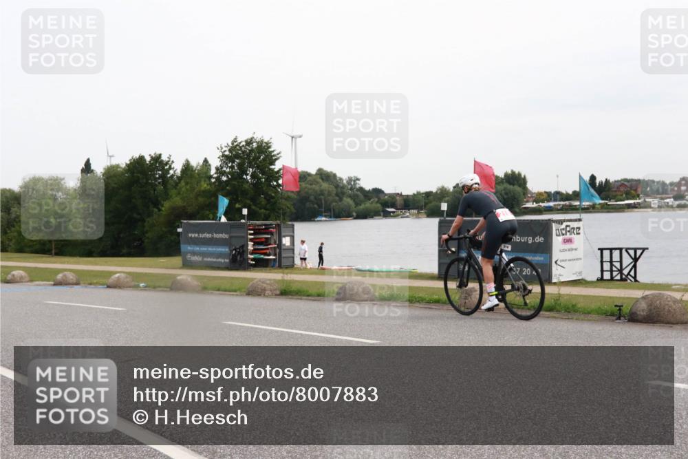 15.06.2025 - 27. Vierlanden-Triathlon H.Heesch http://msf.ph/oto/8007883 15.06.2025 10:45:15 Radfahren 400, 456, 458 meine-sportfotos.de