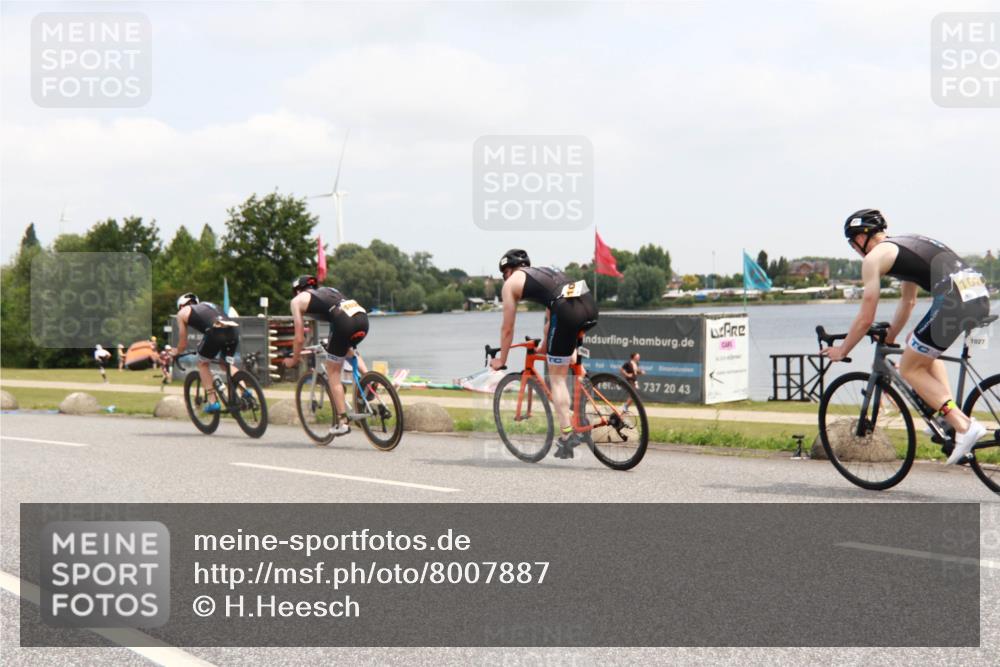 21.06.2025 - 27. Vierlanden-Triathlon H.Heesch http://msf.ph/oto/8007887 15.06.2025 12:11:31 Radfahren 705, 1014, 1015, 1016, 1017, 1018, 1024 meine-sportfotos.de
