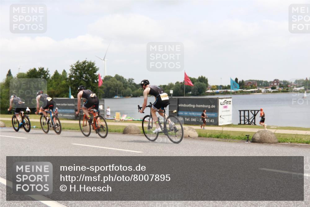 21.06.2025 - 27. Vierlanden-Triathlon H.Heesch http://msf.ph/oto/8007895 15.06.2025 12:11:31 Radfahren 705, 1014, 1015, 1016, 1017, 1018, 1024 meine-sportfotos.de