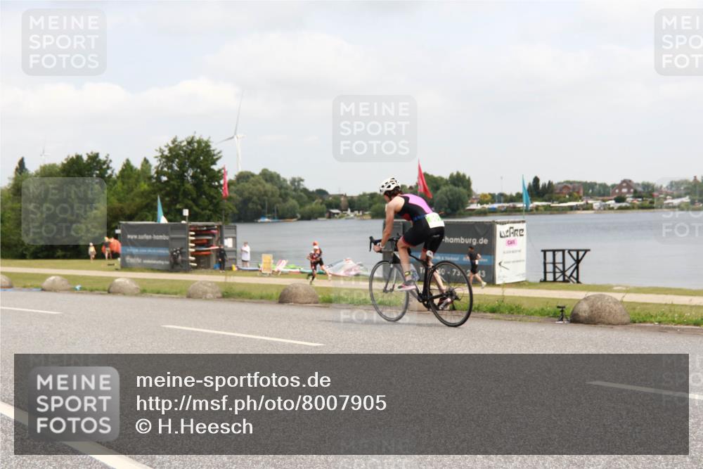 21.06.2025 - 27. Vierlanden-Triathlon H.Heesch http://msf.ph/oto/8007905 15.06.2025 12:11:35 Radfahren 740, 806, 1024, 1025, 1026, 1027 meine-sportfotos.de