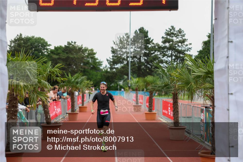 15.06.2025 - 7 Türme Triathlon Michael Strokosch http://msf.ph/oto/8007913 15.06.2025 14:50:31 Ziel 285 meine-sportfotos.de