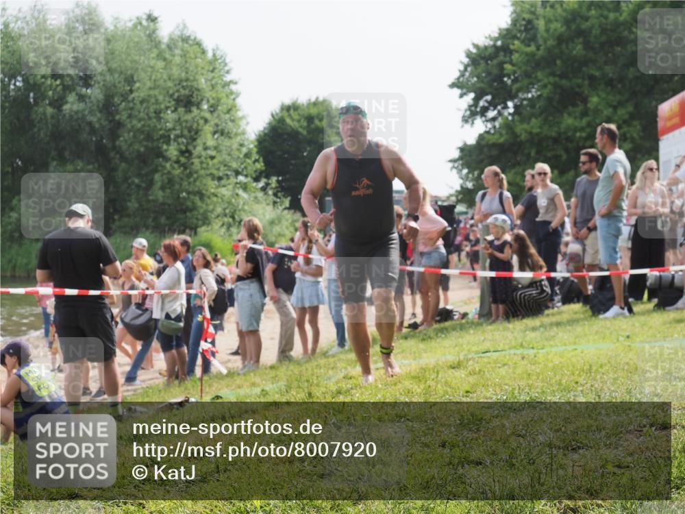 15.06.2025 - 27. Vierlanden-Triathlon KatJ http://msf.ph/oto/8007920 15.06.2025 10:06:23 Schwimmen 370, 381, 418, 447, 455 meine-sportfotos.de