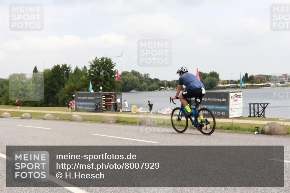 21.06.2025 - 27. Vierlanden-Triathlon H.Heesch http://msf.ph/oto/8007929 15.06.2025 12:11:44 Radfahren 229, 898, 901 meine-sportfotos.de