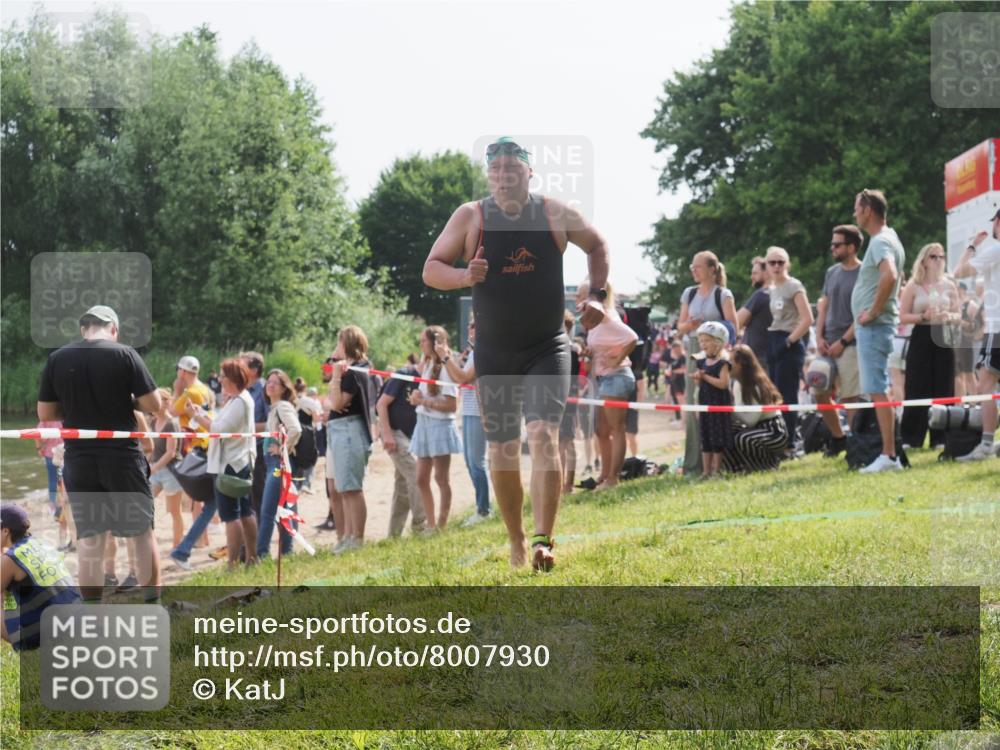 15.06.2025 - 27. Vierlanden-Triathlon KatJ http://msf.ph/oto/8007930 15.06.2025 10:06:24 Schwimmen 370, 381, 394, 418, 447, 455 meine-sportfotos.de