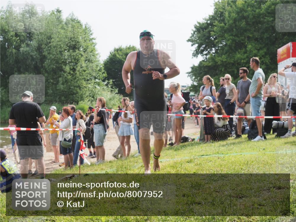 15.06.2025 - 27. Vierlanden-Triathlon KatJ http://msf.ph/oto/8007952 15.06.2025 10:06:24 Schwimmen 370, 381, 394, 418, 447, 455 meine-sportfotos.de