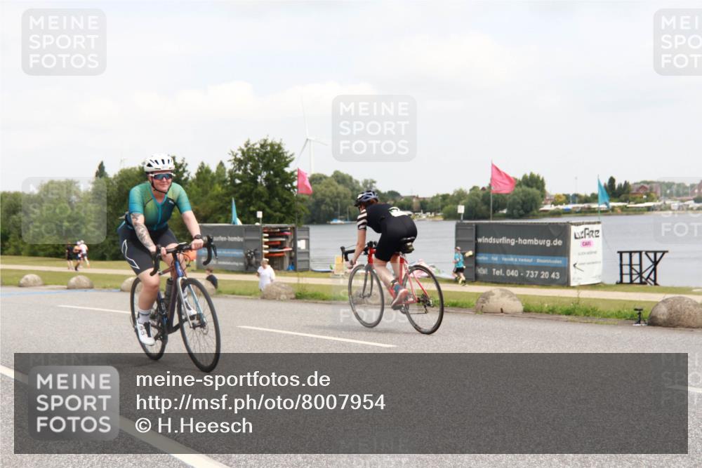 21.06.2025 - 27. Vierlanden-Triathlon H.Heesch http://msf.ph/oto/8007954 15.06.2025 12:12:34 Radfahren 905 meine-sportfotos.de