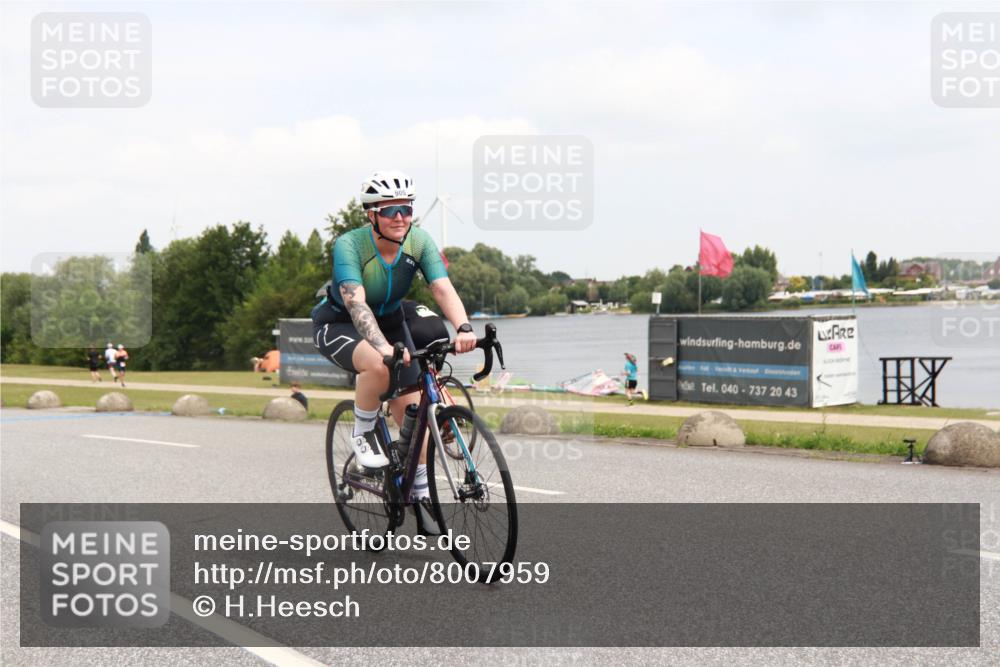21.06.2025 - 27. Vierlanden-Triathlon H.Heesch http://msf.ph/oto/8007959 15.06.2025 12:12:34 Radfahren 905 meine-sportfotos.de