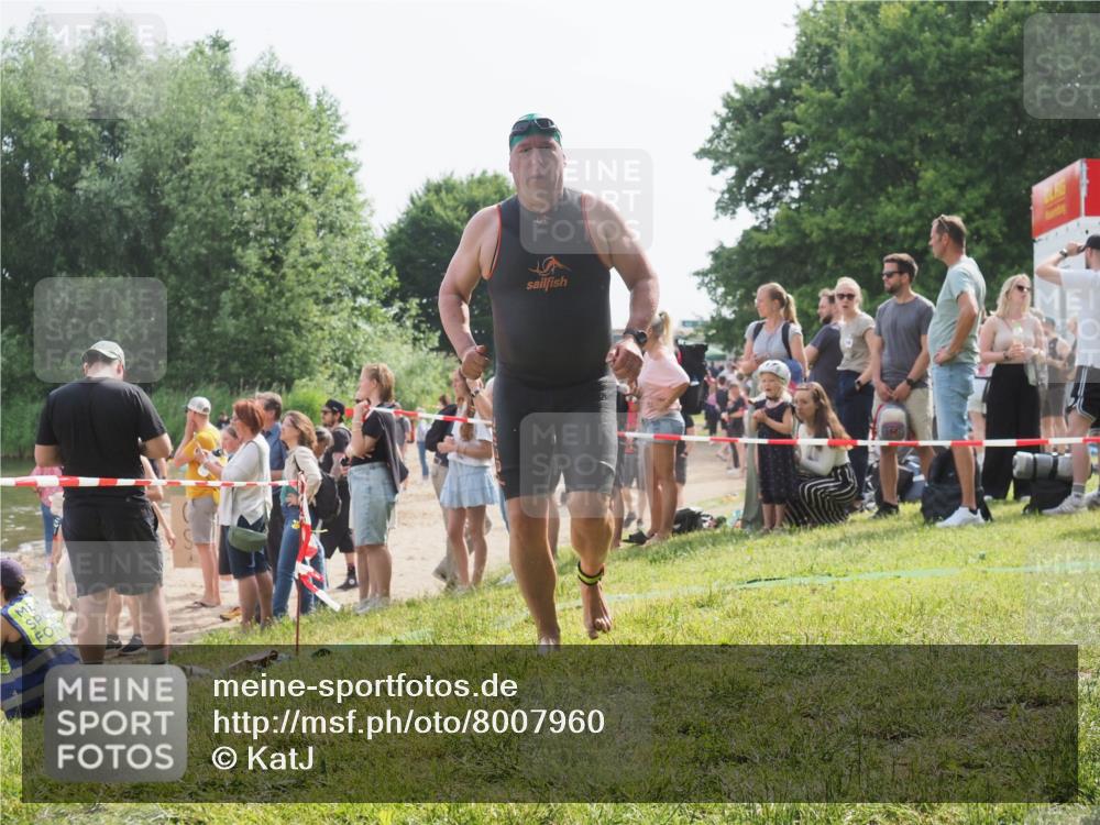 15.06.2025 - 27. Vierlanden-Triathlon KatJ http://msf.ph/oto/8007960 15.06.2025 10:06:24 Schwimmen 370, 381, 394, 418, 447, 455 meine-sportfotos.de