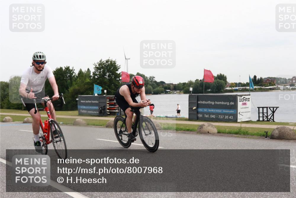15.06.2025 - 27. Vierlanden-Triathlon H.Heesch http://msf.ph/oto/8007968 15.06.2025 10:45:28 Radfahren 10, 321, 349, 395, 413, 442 meine-sportfotos.de