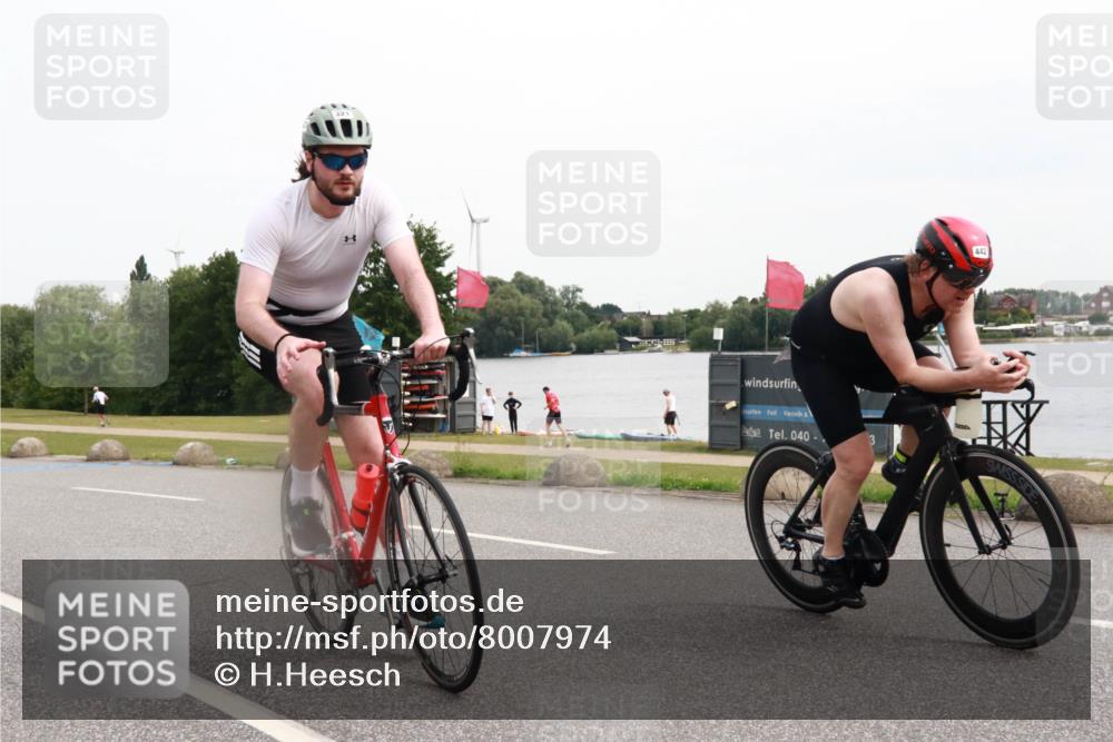 15.06.2025 - 27. Vierlanden-Triathlon H.Heesch http://msf.ph/oto/8007974 15.06.2025 10:45:28 Radfahren 10, 321, 349, 395, 413, 442 meine-sportfotos.de