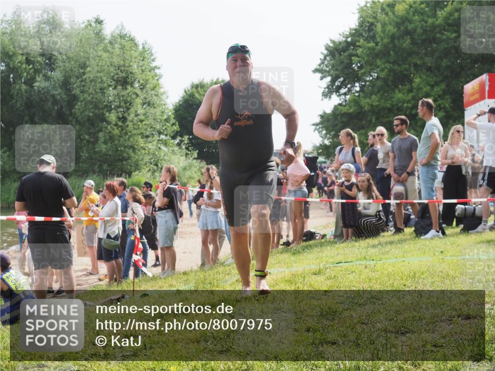 15.06.2025 - 27. Vierlanden-Triathlon KatJ http://msf.ph/oto/8007975 15.06.2025 10:06:24 Schwimmen 370, 381, 394, 418, 447, 455 meine-sportfotos.de