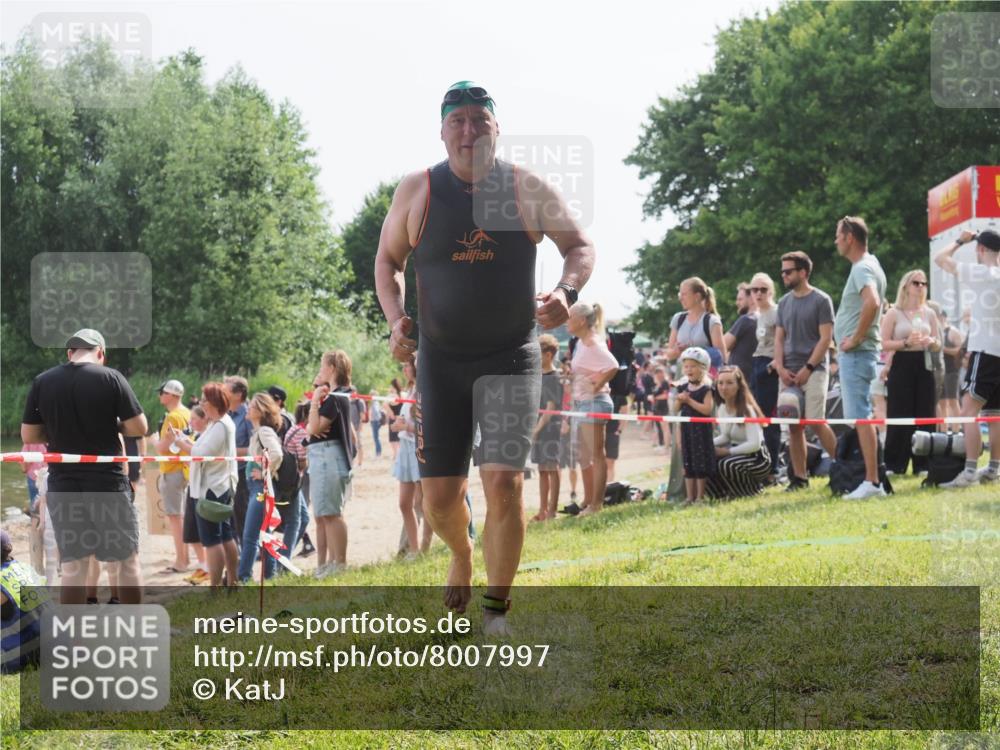 15.06.2025 - 27. Vierlanden-Triathlon KatJ http://msf.ph/oto/8007997 15.06.2025 10:06:25 Schwimmen 370, 394, 418, 447, 455 meine-sportfotos.de