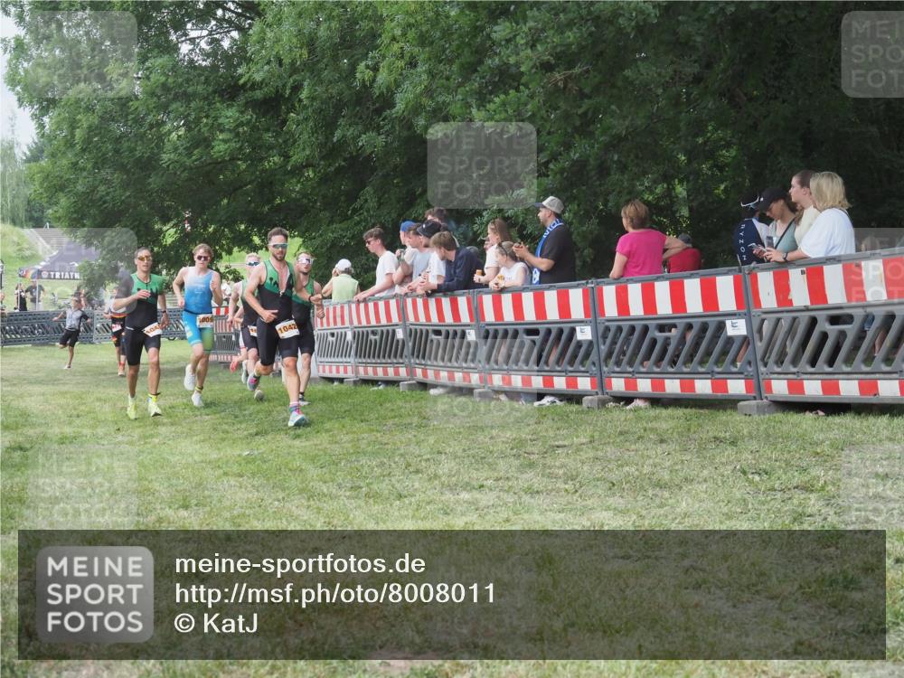 21.06.2025 - 27. Vierlanden-Triathlon KatJ http://msf.ph/oto/8008011 15.06.2025 13:02:13 Ziel 73, 727, 755, 1009, 1039, 1041, 1042, 1043 meine-sportfotos.de