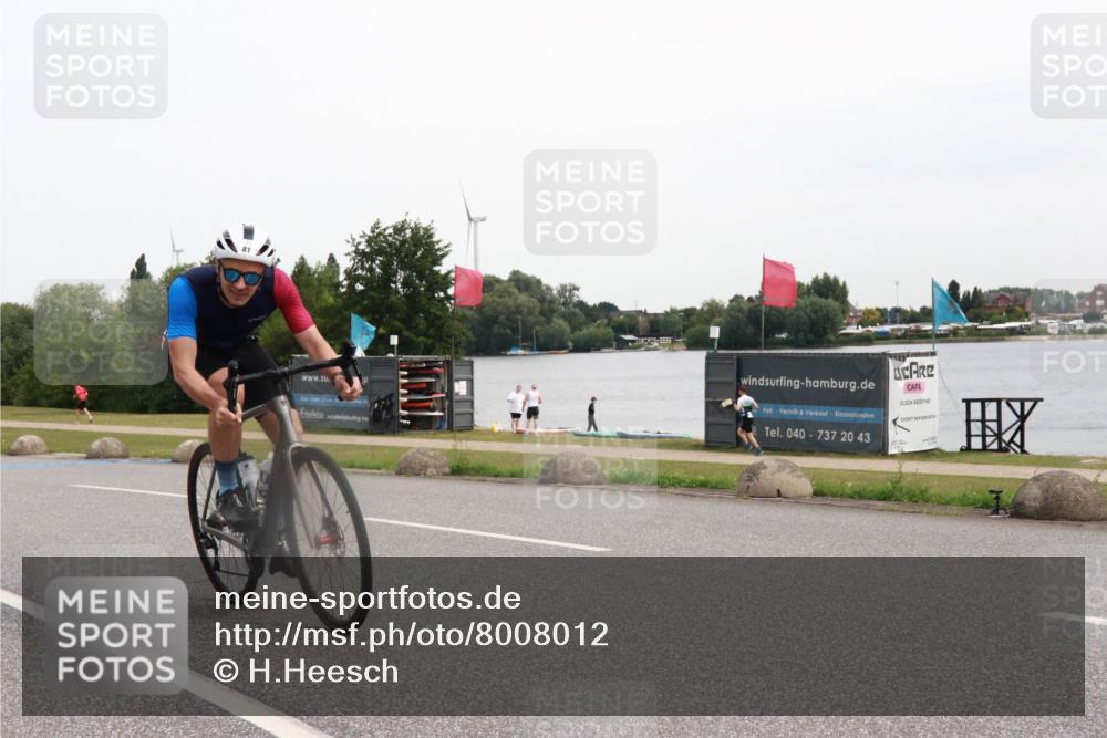 15.06.2025 - 27. Vierlanden-Triathlon H.Heesch http://msf.ph/oto/8008012 15.06.2025 10:45:38 Radfahren 81, 84, 415 meine-sportfotos.de