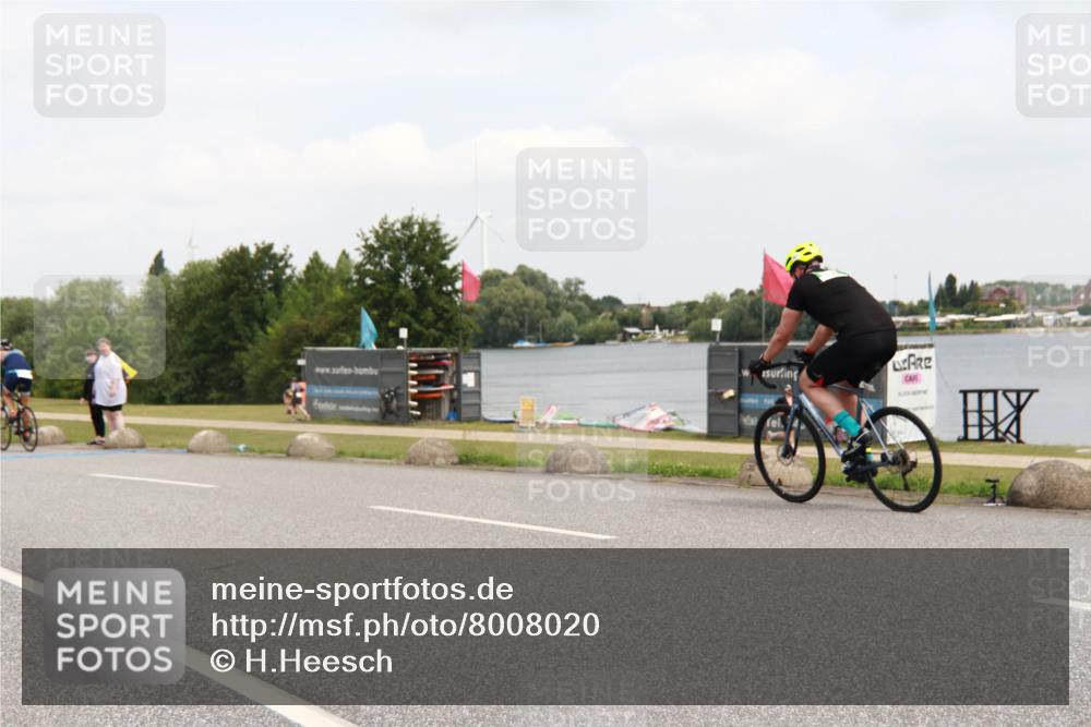 21.06.2025 - 27. Vierlanden-Triathlon H.Heesch http://msf.ph/oto/8008020 15.06.2025 12:12:56 Radfahren 71, 875, 922, 940, 969 meine-sportfotos.de