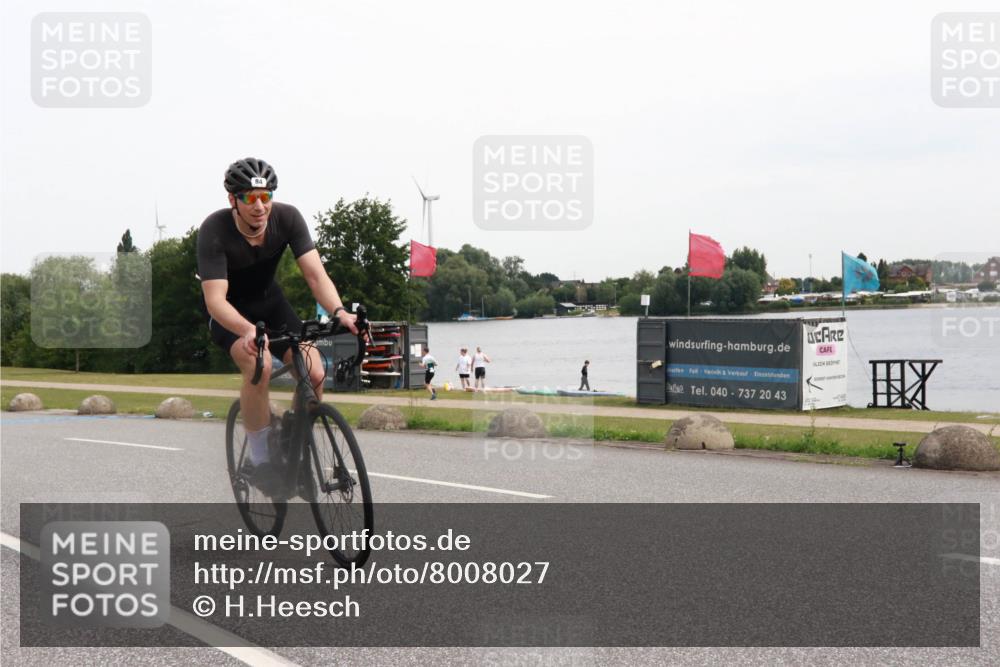 15.06.2025 - 27. Vierlanden-Triathlon H.Heesch http://msf.ph/oto/8008027 15.06.2025 10:45:40 Radfahren 81, 84, 415 meine-sportfotos.de